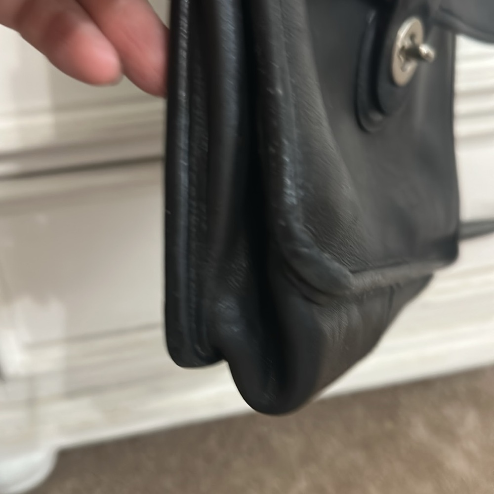 Coach Willis black bag. Lovely bag. Well taken care of. Stored in tote. - Picture 5 of 7